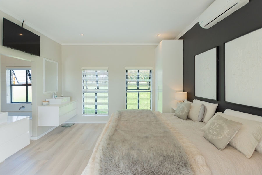 9 Bedroom Property for Sale in Olifantskop Western Cape